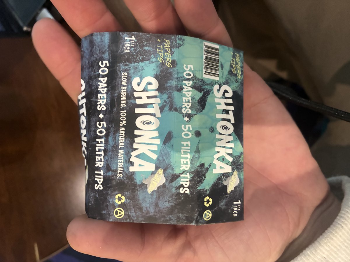 Shtonka rolling papers pack — front view