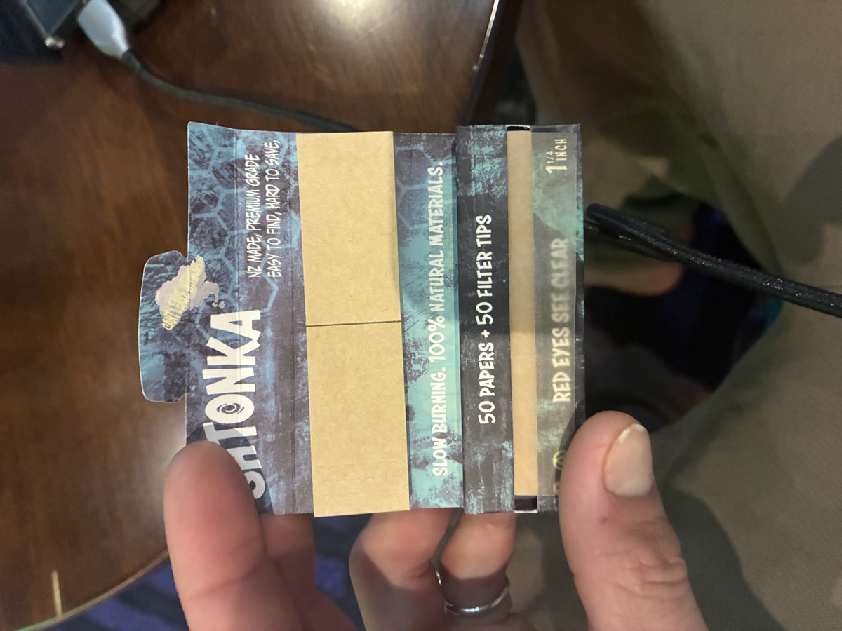 Shtonka pack opened showing papers and tips